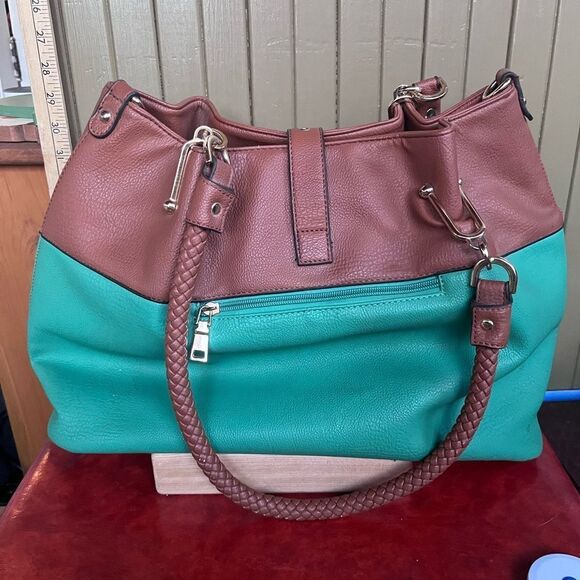 Black Rivet Color-block Green / Tan Faux Leather Bucket Shoulder Bag - Picture 4 of 13